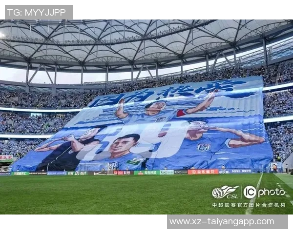 震撼场面拜仁球迷赛前展示TIFO并燃放烟花点燃全场气氛